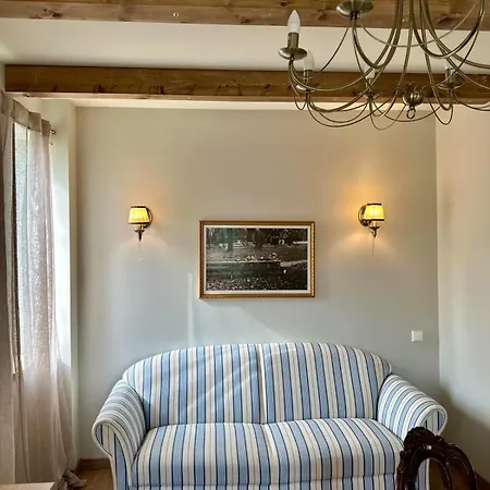 Jaukus Aleksoto Butas Kaune Su Atskiru Iejimu, Salia Senamiescio