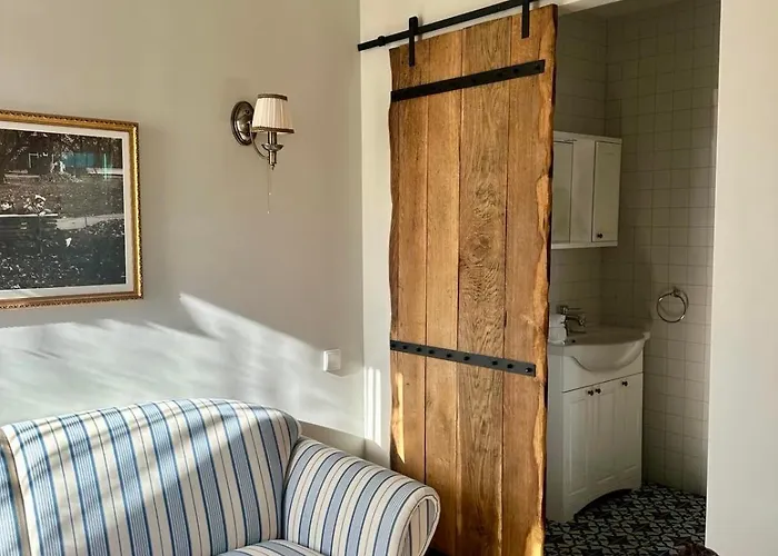 Jaukus Aleksoto Butas Kaune Su Atskiru Iejimu, Salia Senamiescio * カウナス