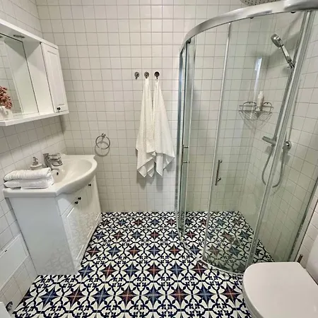 Jaukus Aleksoto Butas Kaune Su Atskiru Iejimu, Salia Senamiescio *